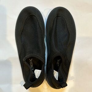 Black water shoes for kids (sz 1)